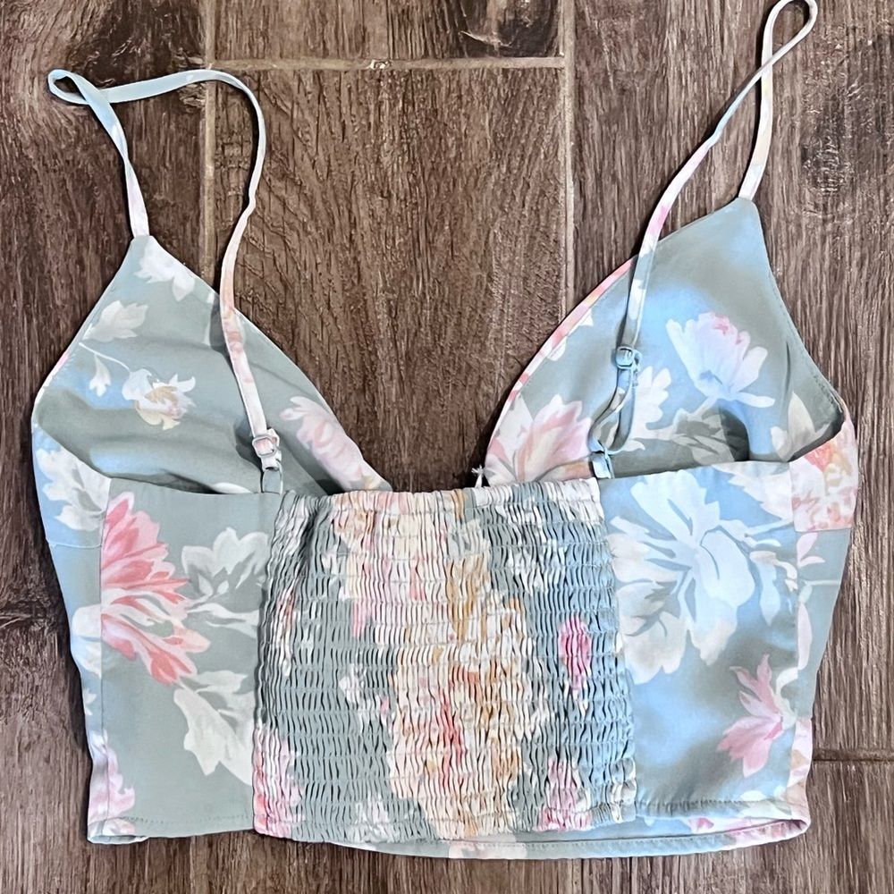 Abercrombie & Fitch Floral Cut Out Crop Top XS Smocked Back Light Green Peach - Picture 3 of 7